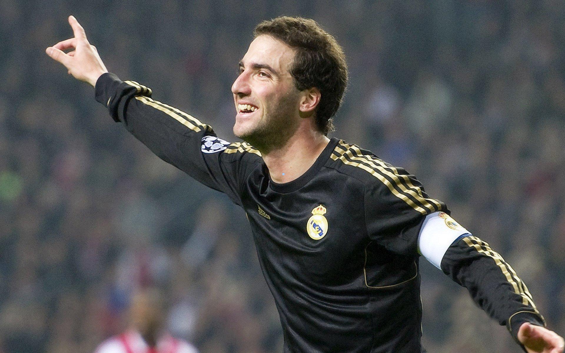 周三意甲焦点战,那不勒斯对决帕尔马,争冠劲旅与残阵保级队的攻防对冲—后防线成胜负手,霍伊伦临危受命